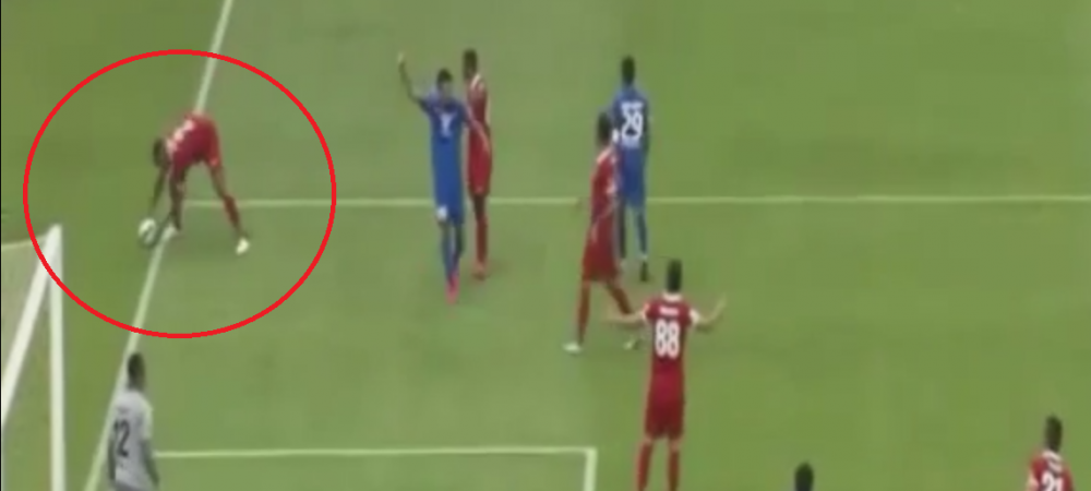 <span style="color:#f00;">Olaroiu, victima celui mai BIZAR penalty din istorie! </span>Ce se intampla cand fundasul sau vrea sa repuna mingea din coltul careului