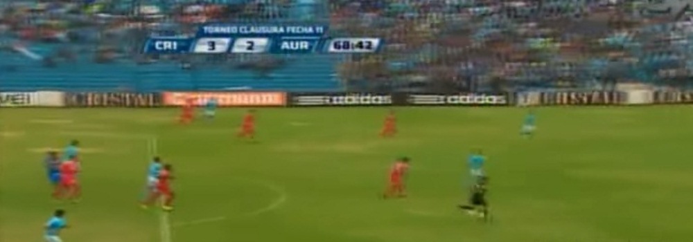 Faza saptamanii in fotbal!<span style="color:#f00;"> Pasa incredibila de gol cu CALCAIUL data de acest ARBITRU!</span> Jucatorii au ramas fara reactie. VIDEO