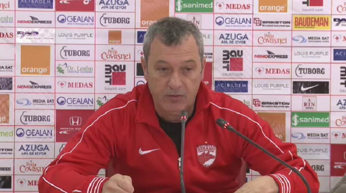 <span style="color:#f00;">Cele 6 cuvinte pe care Rednic le-a scris dinamovistilor pe tabla</span> inainte de derby-ul cu Steaua: "Pe noi nu ne intereseaza egalul"