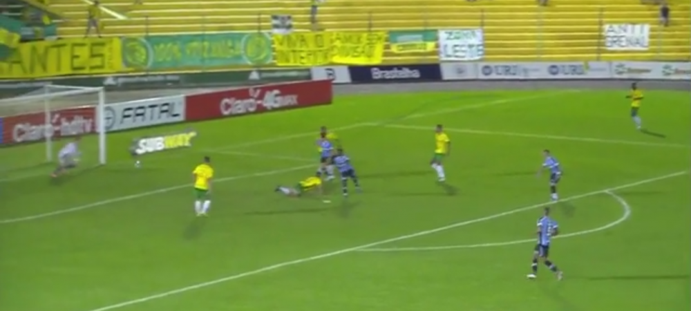 <span style="color:#f00;">Gol MINUNAT marcat de noul Ronaldinho al Braziliei!</span> Lovitura magica a pustiului de 17 ani
