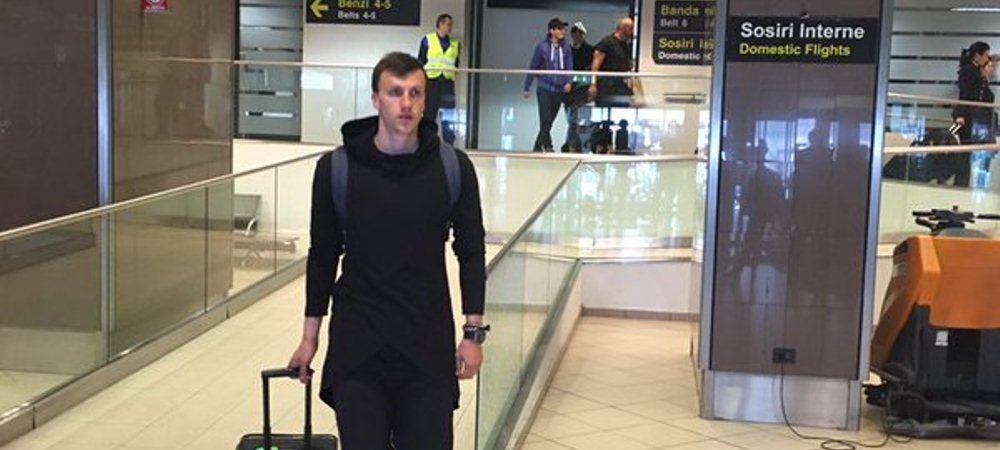 <span style="color:#f00;">Iordanescu: "Jucatorii sa nu stea linistiti pentru Euro!"</span> Aparitia zilei la aeroport! Cu ce a venit incaltat Chiriches. FOTO