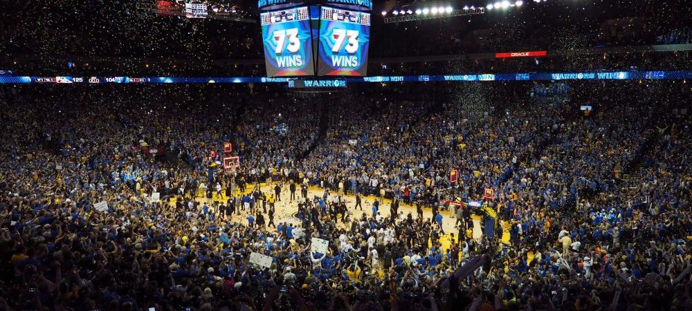 <span style="color:#f00;">Recordul absolut din NBA a cazut! </span>Golden State Warriors a doborat performanta istorica a lui Jordan si Bulls