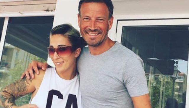 <span style="color:#f00;">'Cel mai bun arbitru din lume'</span> si-a TATUAT sigla Euro si trofeul Champions League pe brate! Cum arata acum mainile lui Mark Clattenburg