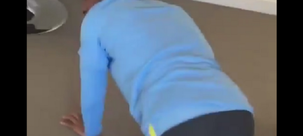"Caine" pentru meciul cu Steaua! :) VIDEO Imaginea zilei la Manchester City: <span style="color:#f00;">Sterling s-a pus in genunchi si a inceput sa latre! Care e explicatia</span>