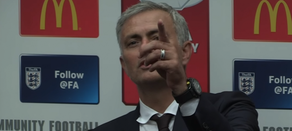 <span style="color:#f00;">VIDEO GENIAL!</span> Un jurnalist a ADORMIT la conferinta lui Mourinho dupa meciul cu Leicester! Ce a facut portughezul cand l-a vazut
