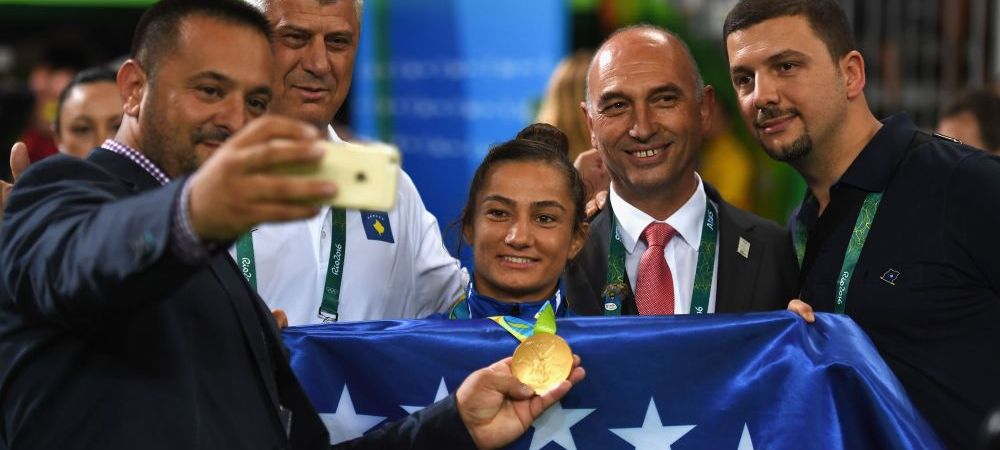 <span style="color:#f00;">"Am aratat ca razboiul nu te poate opri! Copiii ma vor vedea ca pe un erou acasa" </span>Cine este Majlinda Kelmendi, judoka ce a castigat primul aur din istoria statului Kosovo
