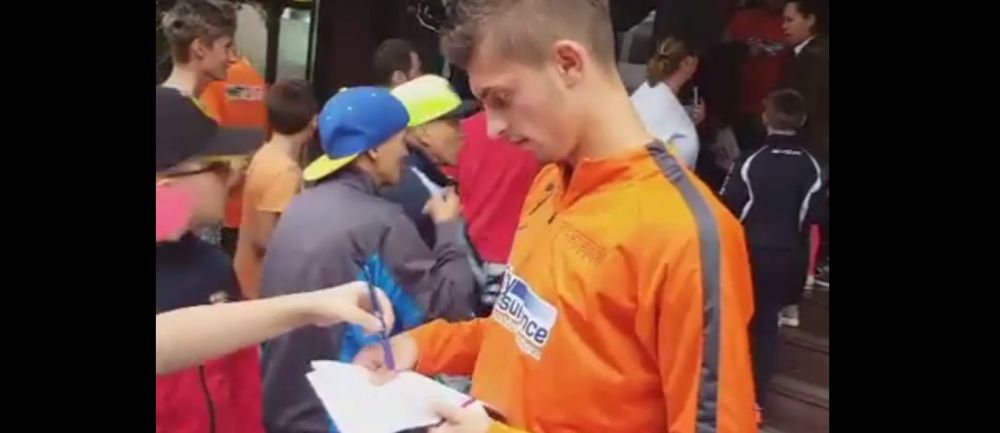 <span style="color:#f00;">VIDEO! Cum a fost primit Florin Tanase de fanii Stelei </span>inaintea meciului de la Botosani! Reghe l-ar putea baga titular