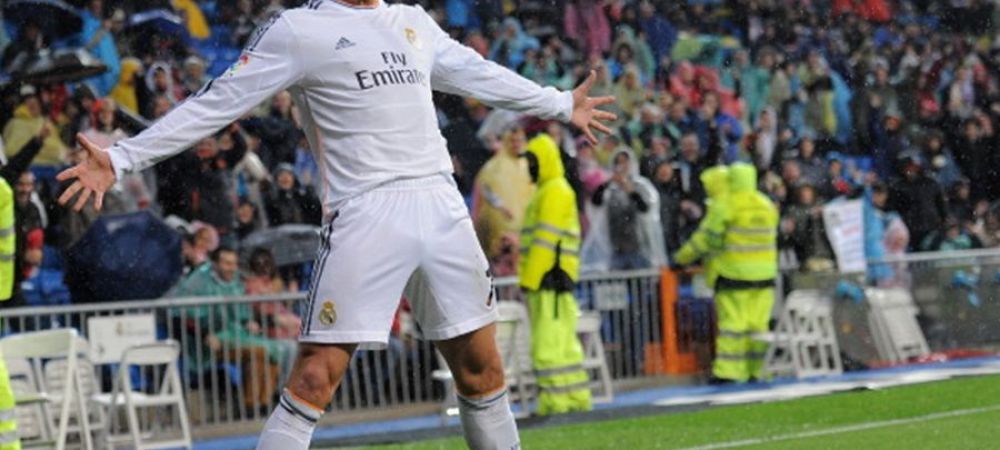 <span style="color:#f00;">Cristiano Ronaldo, imitat la Jocurile Olimpice de un boxer.</span> Cat de haios a fost saltul executat in ring? :)) FOTO