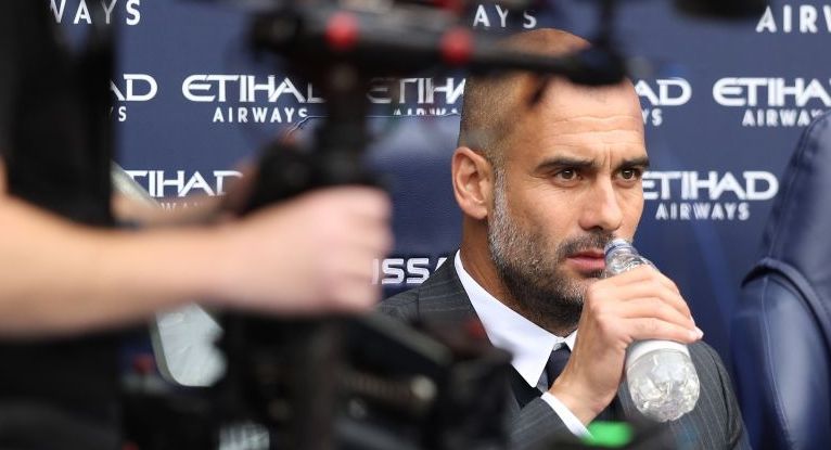 <span style="color:#f00;">Atentie, au venit bogatii fotbalului!</span> Manchester City a ajuns la Bucuresti, jucatorii au fost asteptati de limuzine si un autocar de lux