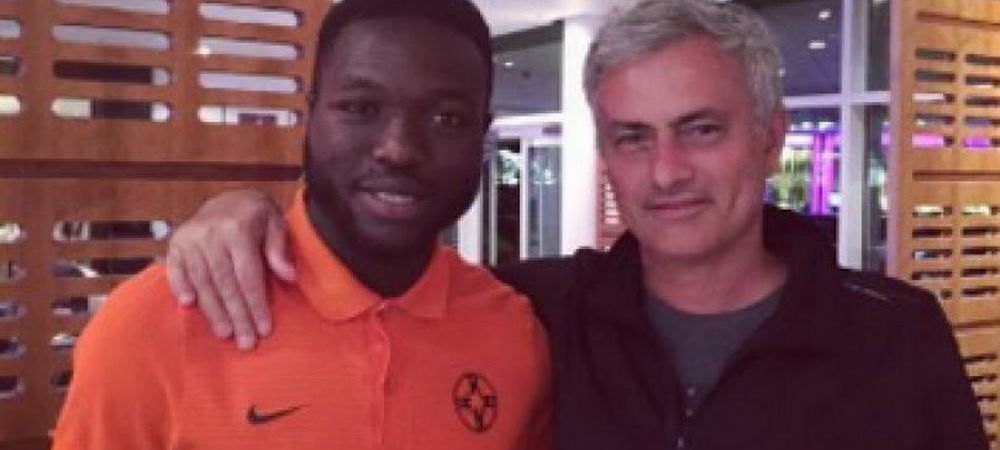 FOTO <span style="color:#f00;">Stelistii s-au intalnit cu Mourinho inainte de meciul cu City</span>! Portughezul i-a urat bafta lui Muniru contra marelui rival: "O sa te urmaresc"