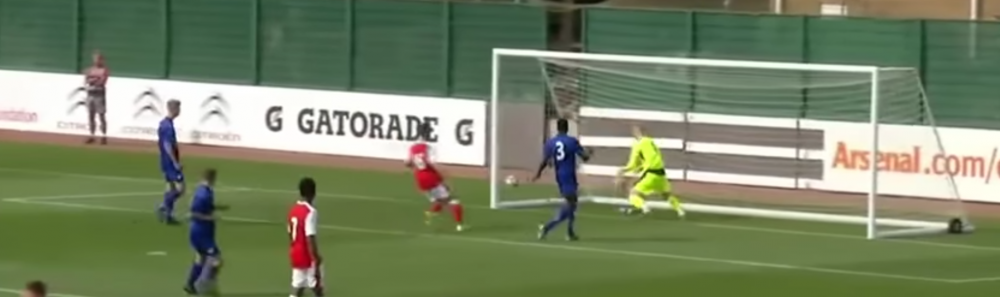<span style="color:#f00;">Gol INCREDIBIL marcat de Vlad Dragomir pentru Arsenal!</span> Nu i-a venit sa creada ca mingea a intrat in poarta. VIDEO