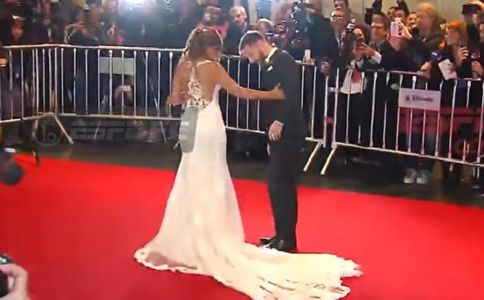 Pe teren Zeu, acasa un simplu muritor: <span style="color:#f00;">Leo Messi, certat de nevasta dupa ce a calcat pe rochia de mireasa :)</span>