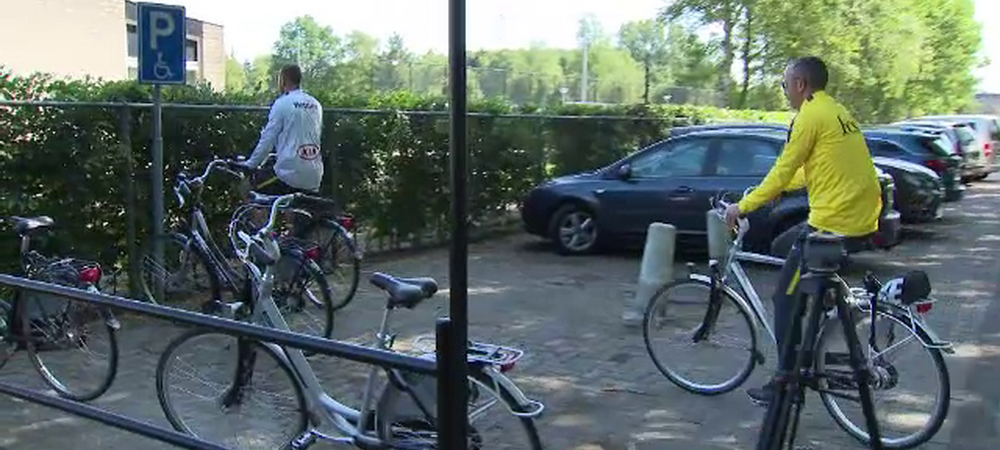 Alibec le-a dat emotii stelistilor.<span style="color:#f00;"> A intrat cu bicicleta in GARD inainte de antrenament. </span>FOTO