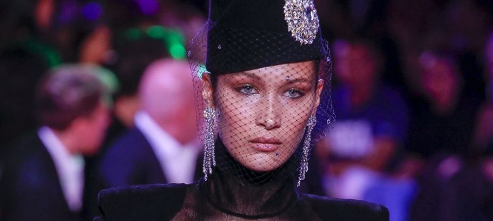 Publicul a ramas fara cuvinte! Cum a aparut Bella Hadid la Paris: a lasat tot sa se vada