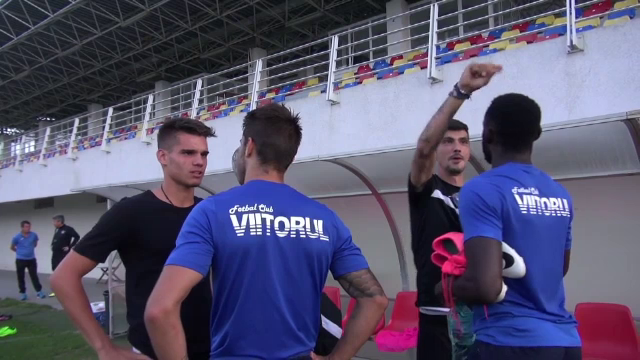 <span style="color:#f00;">FOTO: </span>Ianis Hagi s-a intors la Viitorul! <span style="color:#f00;">Fostii sai colegi l-au luat la suturi :))</span>