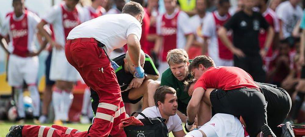 <span style="color:#f00;">In ce stare se afla jucatorul de la Ajax care a facut atac de cord pe teren! </span>VIDEO