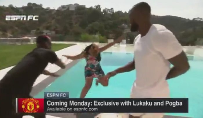 Gluma lui Pogba in timpul interviului:<span style="color:#f00;"> a aruncat-o pe jurnalista in piscina :) Ce reactie a avut fata VIDEO</span>