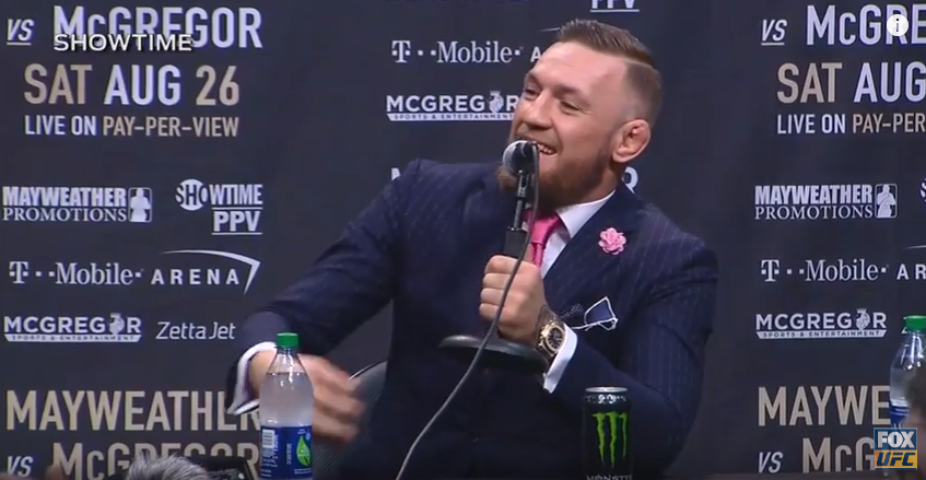 <span style="color:#f00;">"Batrane, scoate papucii aia din gura cand vorbesti!". </span>McGregor a lansat arogante "salbatice" la adresa lui Mayweather si a tatalui sau