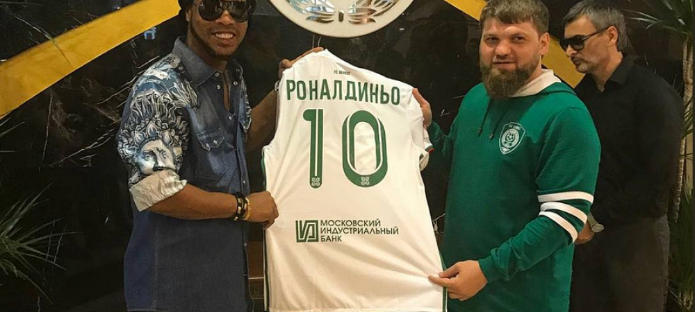 <span style="color:#f00;">Ronaldinho a ajuns in CECENIA si a primit tricoul cu numarul 10 la Groznii!</span> Ce petrecere URIASA a organizat patronul clubului