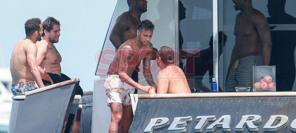 <span style="color:#f00;">FOTO: Neymar a dat petrecere pe yacht</span> si a primit vizita tatalui sau in ziua in care brazilienii au anuntat ca semneaza cu PSG