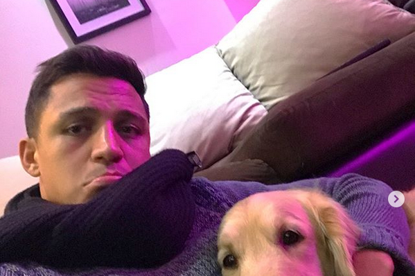 <span style="color:#f00;">Alexis Sanchez a postat poza asta pe Instagram! </span>Ce reactii incredibile au avut fanii
