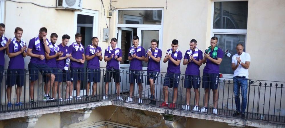 <span style="color:#f00;">Cea mai tare prezentare pentru o echipa din Romania</span>! Au iesit la TERASA cu fanii. Imagini senzationale