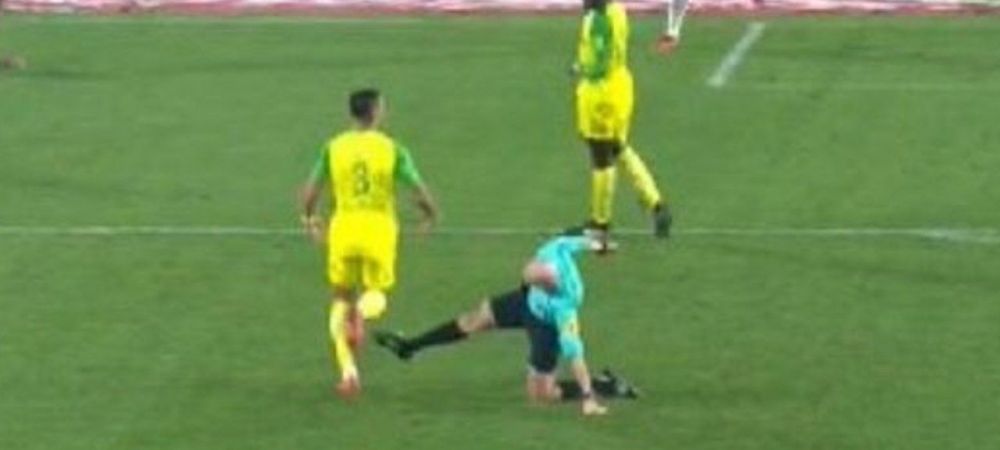 Comedie incredibila la meciul lui Tatarusanu din Franta! <span style="color:#f00;">Arbitrul a placat un jucator, apoi l-a lovit, dupa care l-a ELIMINAT!</span> VIDEO