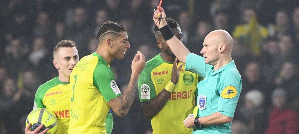 <span style="color:#f00;">Suspendare URIASA pentru arbitrul care a lovit un jucator de la Nantes! </span>Isi incheie cariera dupa decizia francezilor