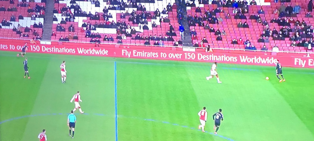 <span style="color:#f00;">Imagine dezolanta: Emirates, asa cum nu l-am mai vazut! </span>Fanii lui Arsenal protesteaza, conducerea inchide ochii: "A fost sold-out!"
