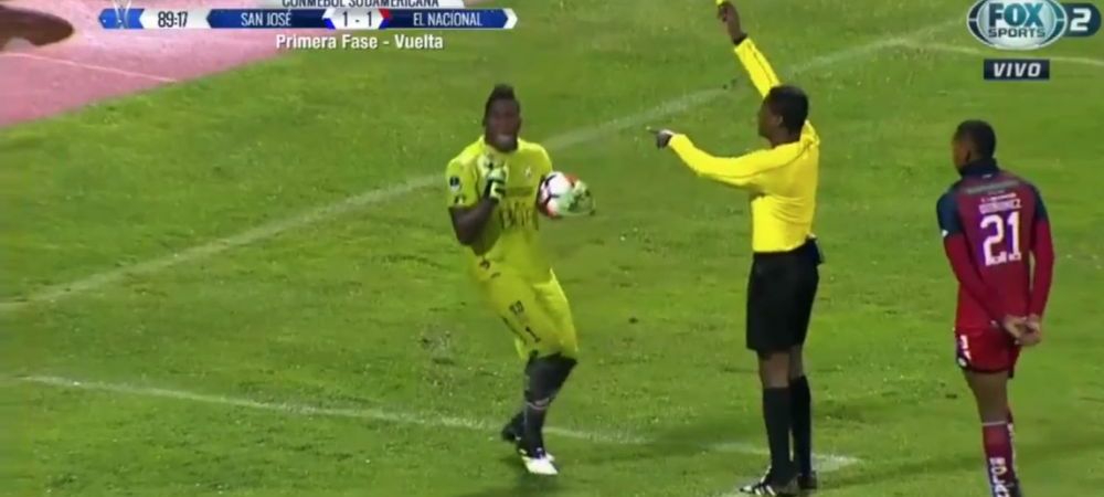 GENIAL! <span style="color:#f00;">Jucatorul care a simulat dupa ce a fost atins de arbitru! Reactie de Oscar!</span> VIDEO