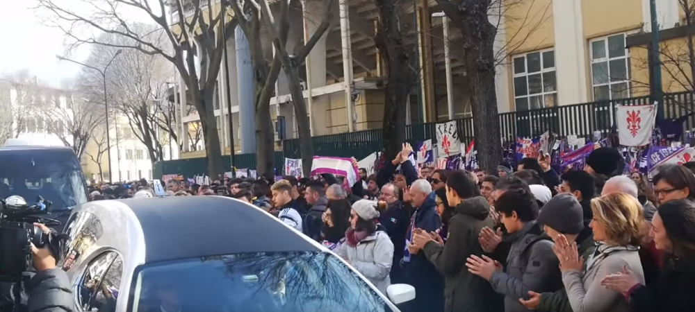 Imagini cutremuratoare la Firenze! Astori, condus pe ultimul drum de colegi, legende ale fotbalului si fani