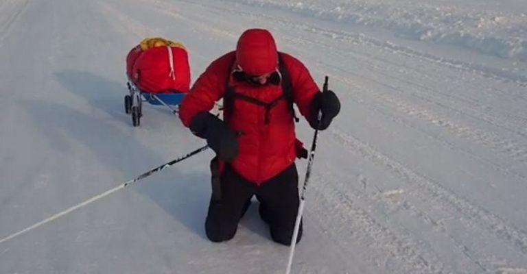 Supereroii nu sunt numai la Hollywood! <span style="color:#f00;">Tibi Useriu mai are 60 de kilometri pana la linia de sosire a Maratonului Arctic! </span>Cum arata picioarele sale: FOTO