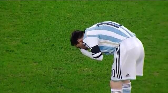 <span style="color:#f00;">Messi a distrus cel mai mare MIT despre el!</span> Care este adevaratul MOTIV pentru care vomita in timpul meciurilor: <span style="color:#f00;">"Acum m-am schimbat!"</span>