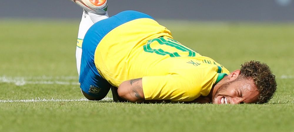 EMOTII cu Neymar! <span style="color:#f00;">Starul brazilian s-a PRABUSIT pe teren in meciul cu Austria: ce s-a intamplat</span>
