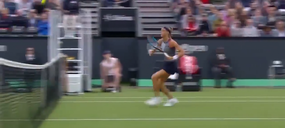 Jucatoarea care a invins-o pe Halep a reusit <span style="color:#f00;">LOVITURA ANULUI </span>in tenis! <span style="color:#f00;">Efectul ciudat a intors mingea in propriul teren!</span> VIDEO