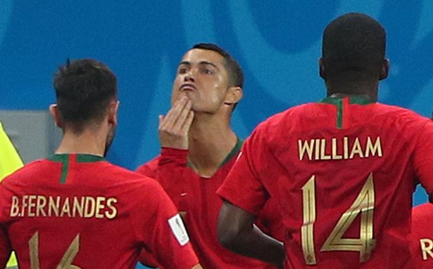 <span style="color:#f00;">Ce reprezinta gestul cu mana la barba, facut de Ronaldo</span> dupa golul de 1-0 cu Spania. Twitterul a explodat dupa reusita