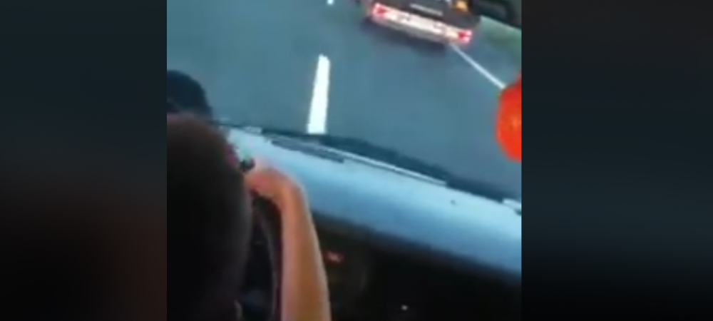 <span style="color:#f00;">Copilul din Romania care a depasit cu 120 km/h un camion pe autostrada!</span> Politia s-a sesizat imediat! VIDEO