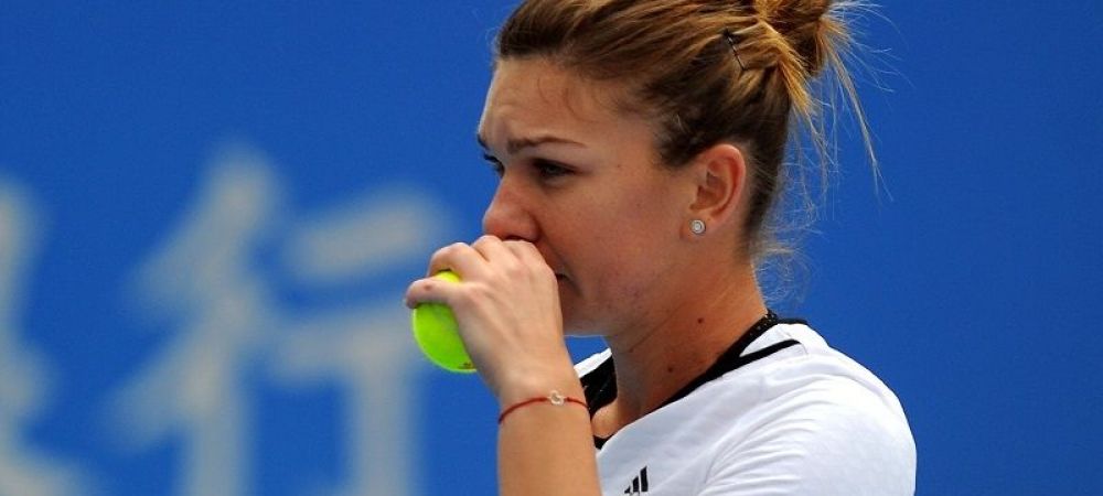 <span style="color:#f00;">Momentul in care Simona Halep a pierdut controlul finalei de la Cincinnati: </span>"E foarte greu dupa ce pierzi o astfel de minge". Cum s-a prabusit in finala cu Bertens