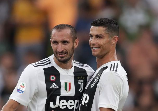 <span style="color:#f00;">Cum l-a socat Cristiano Ronaldo pe Chiellini dupa transferul la Juve.</span> Capitanul torinezilor: "Va zic sincer, cred ca abia atunci se va opri"