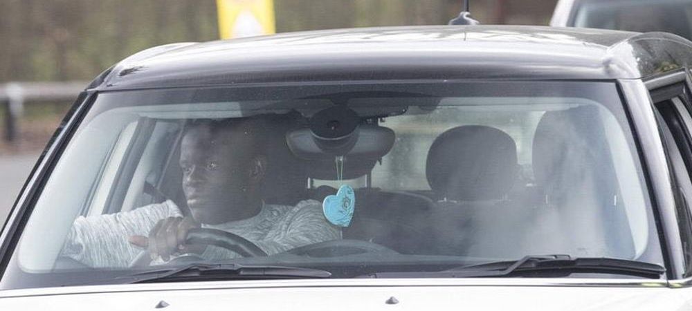 Cel mai MODEST om din fotbal! <span style="color:#f00;">Cu ce masina a venit Kante la antrenament dupa ce a semnat contract de 18 MILIOANE pe an! </span>FOTO