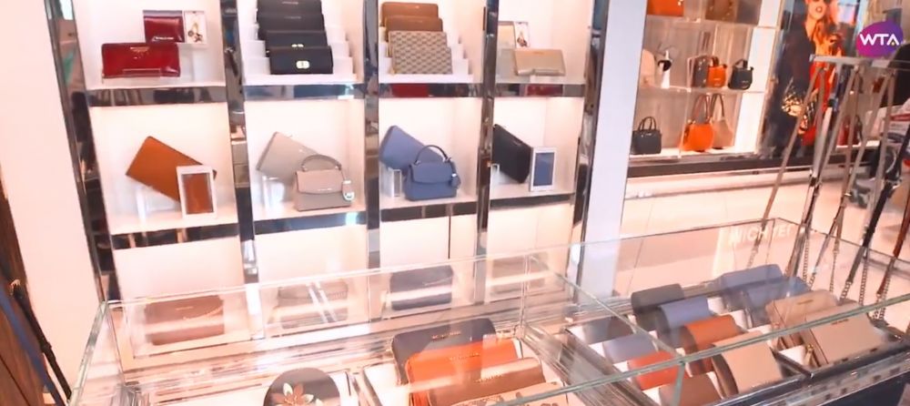 <span style="color:#f00;">VIDEO | Simona Halep a dezvaluit ce si-a cumparat de Black Friday!</span> Locul preferat de liderul mondial pentru shopping