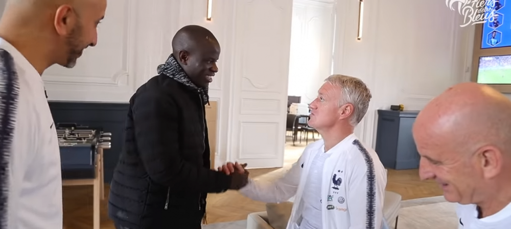 <span style="color:#f00;">Un nou moment FABULOS cu Kante!</span> A intarziat la un antrenament al Frantei pentru ca a venit cu trenul! <span style="color:#f00;">Ce i-a spus Deschamps cand l-a vazut e incredibil</span>