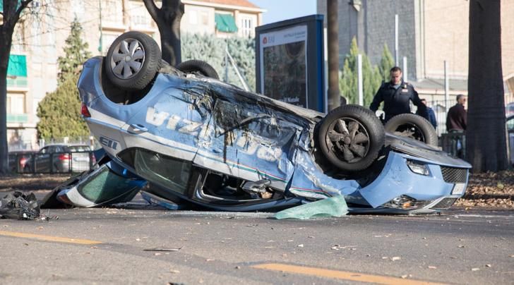 <span style="color:#f00;">La un pas de o noua TRAGEDIE in Italia!</span> Trei jucatori de la Juventus Primavera, implicati intr-un accident rutier cu o masina de politie! <span style="color:#f00;">FOTO</span>