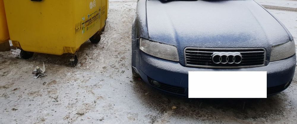 <span style="color:#f00;">O masina a blocat accesul oamenilor la gunoiul din spatele blocului! </span>E incredibil ce a gasit proprietarul pe parbriz