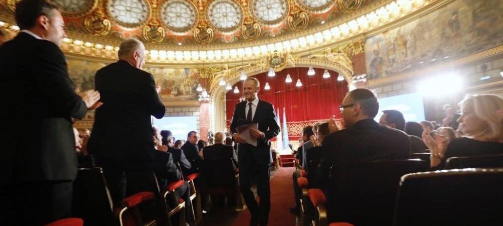<span style="color:#f00;">"Iarta-ne, domnule Tusk, ca nu aparam ca Duckadam!"</span> Bogdan Hofbauer dupa discursul impresionant al lui Donald Tusk la Ateneu