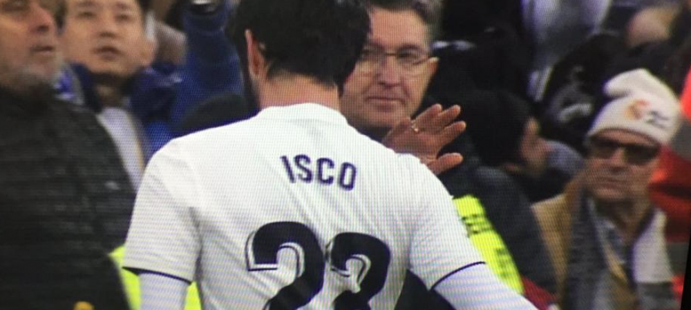 Imagini INCREDIBILE surprinse dupa Real - Alaves!<span style="color:#f00;"> Isco NU MAI POATE: gestul nervos facut de jucator in drum spre vestiar</span>