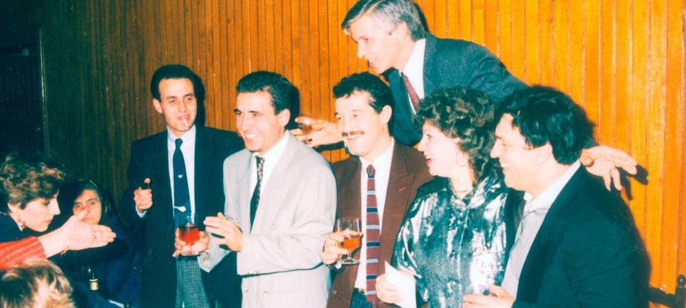 <span style="color:#f00;">Hagi 54 | Poze unice de cand Hagi si Becali se aveau ca fratii. </span>Povestea relatiei zbuciumate dintre patronii de la Viitorul si FCSB