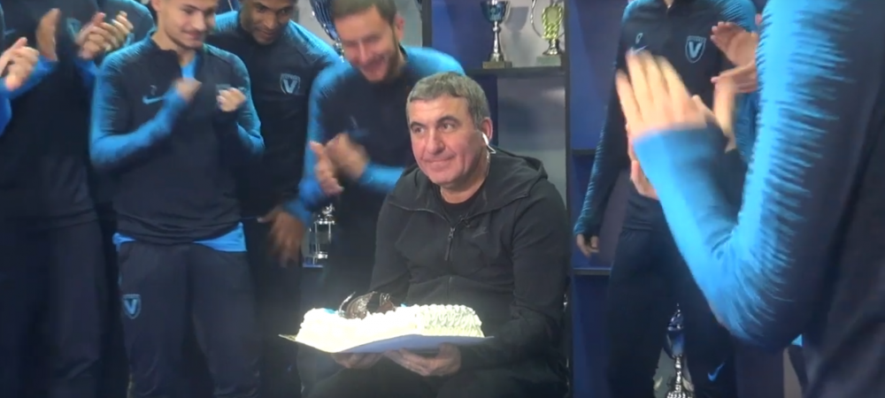 "Hagi is not impressed!" :) <span style="color:#f00;">Reactia geniala a lui Hagi cand a primit tortul de la jucatorii lui: "Le multumesc pentru ca ma suporta. Ei si nevasta-mea!" </span>