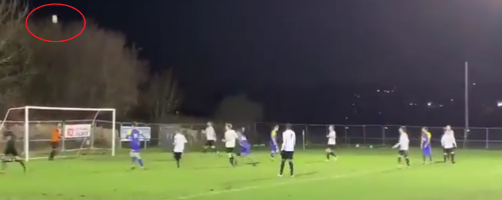 <span style="color:#f00;">O NEBUNIE de penalty! E INCREDIBIL ce s-a intamplat dupa ce mingea a lovit bara si s-a dus 15 metri in sus! </span>Cum a intrat in poarta