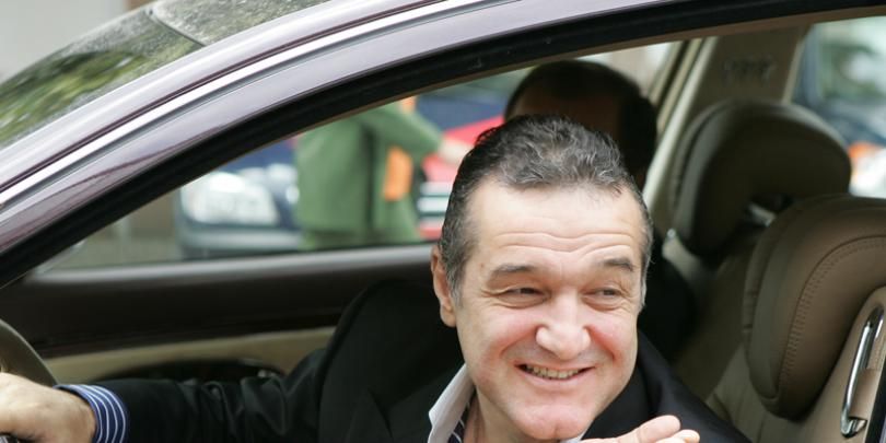 <span style="color:#f00;">"Nea Gigi, ma simt puternic, acum pot sa driblez! Inainte ma sufocam!"</span> Becali a dezvaluit dialogul avut cu un jucator la telefon: "A zis ca nu o sa mai am cum sa-l critic"